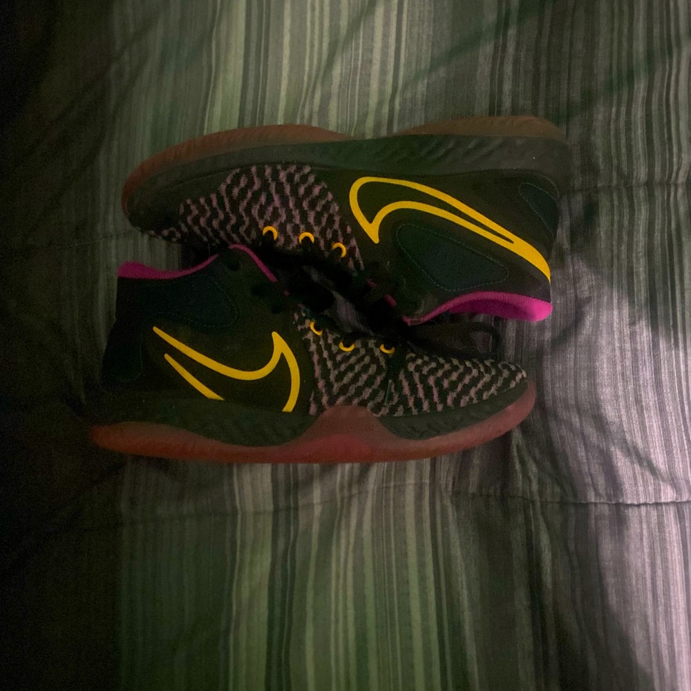 Men’s basketball “Nike react” shoes